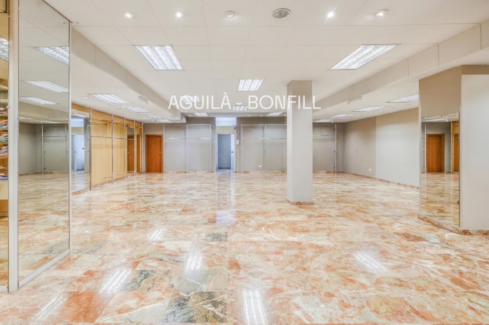 Local Comercial en lloguer a Barcelona (Eixample)
