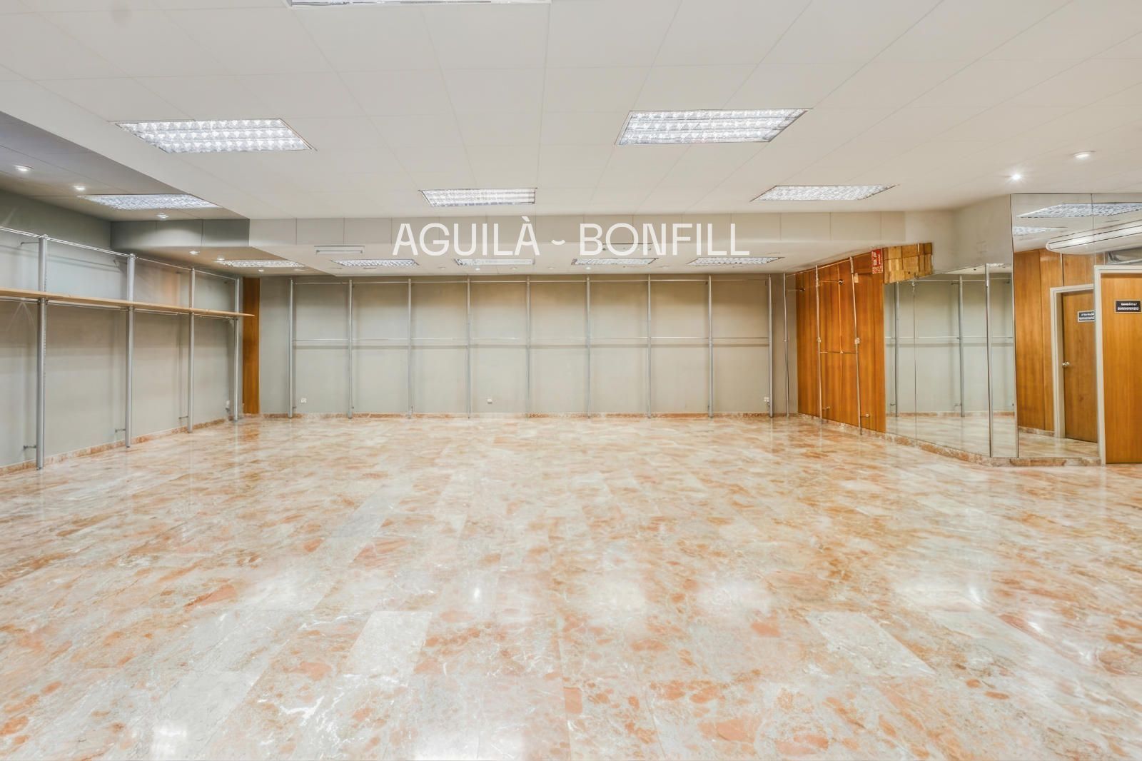 Local Comercial en lloguer a Barcelona (Eixample)