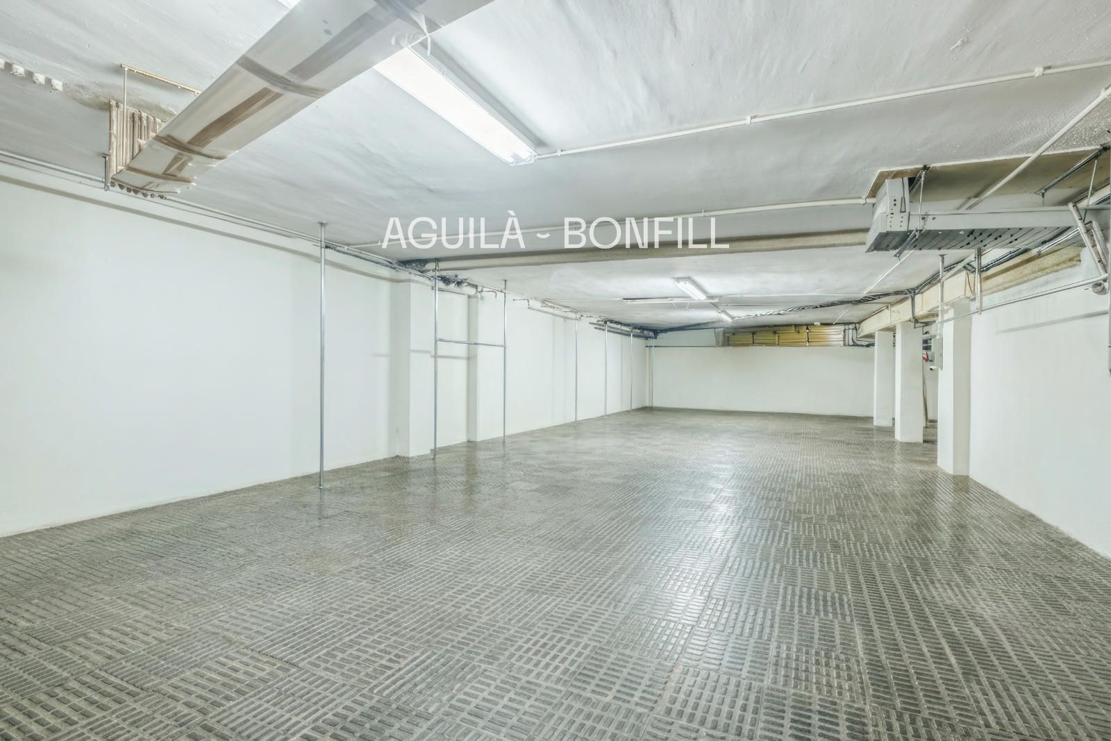 Local Comercial en lloguer a Barcelona (Eixample)