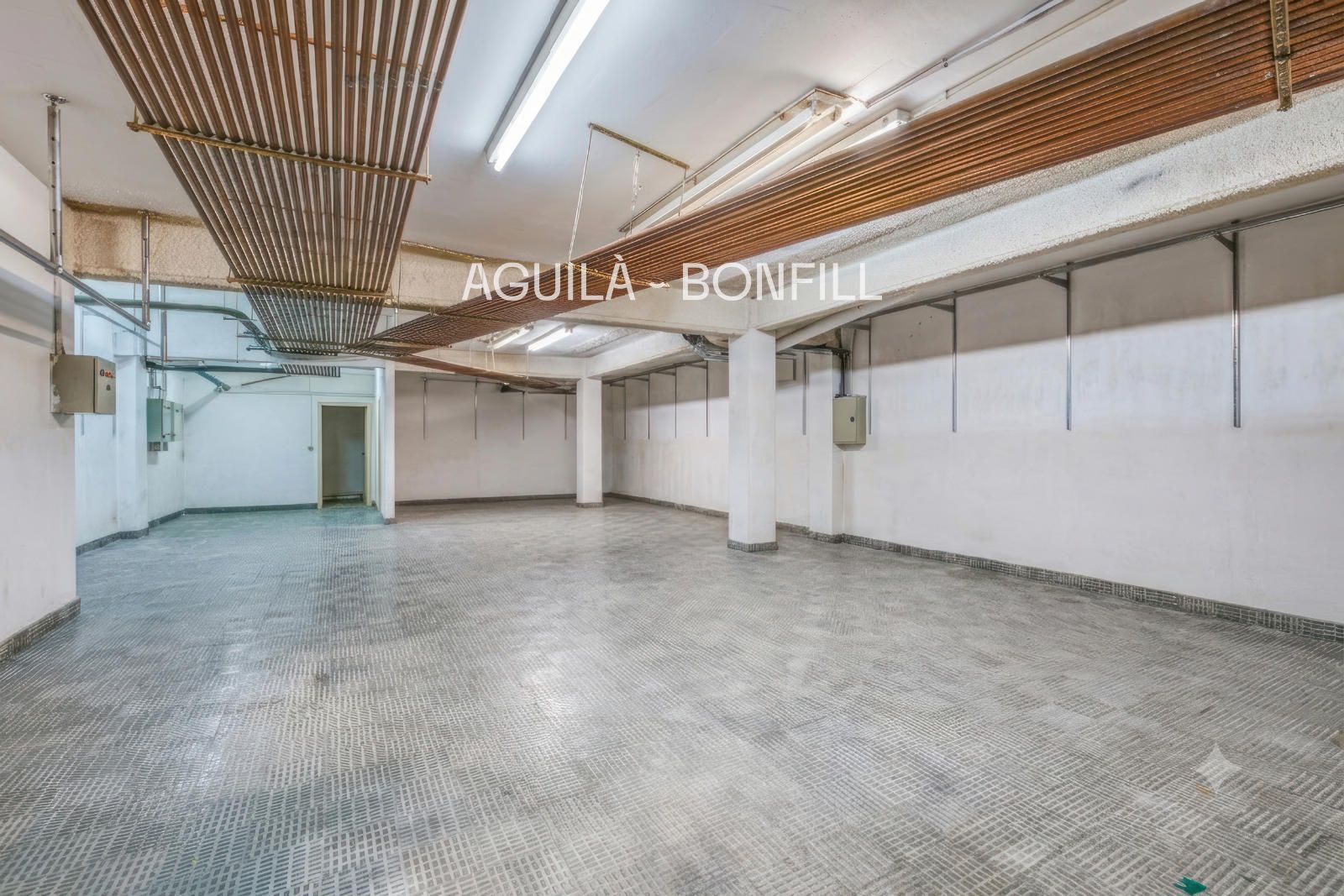 Local Comercial en lloguer a Barcelona (Eixample)