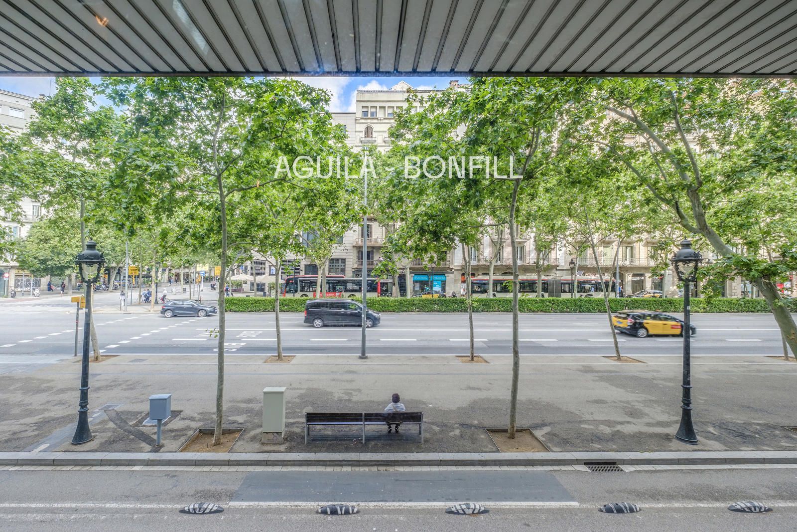 Local Comercial en venda a Barcelona (Eixample)