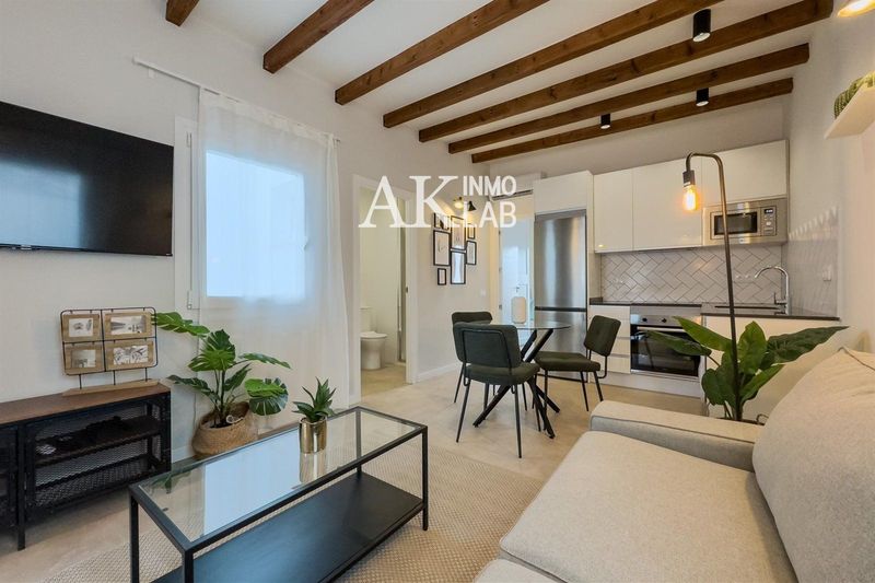 Ático en alquiler Barcelona. Ref: 1286. AK InmoLab