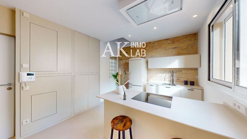 Ático en venta Barcelona. Ref: 1482. AK InmoLab (Ventas) & AK-BCN (Alquiler)