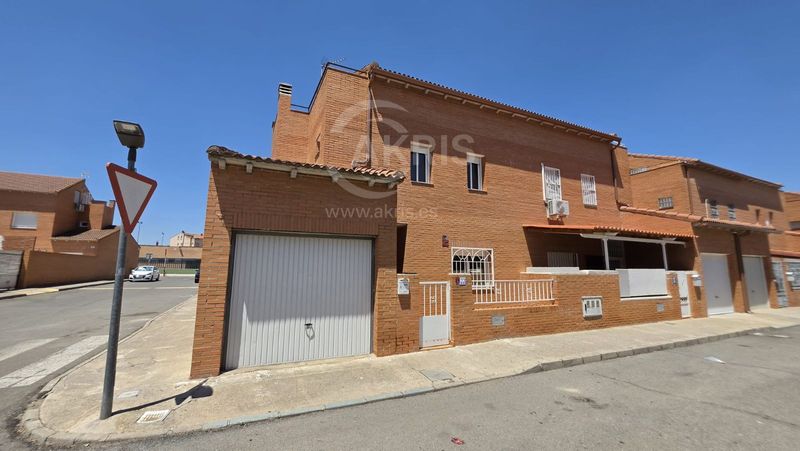 Doppelhaushälfte zu verkaufen Chozas De Canales, Toledo. Ref: 15250. Inmobiliaria Akris
