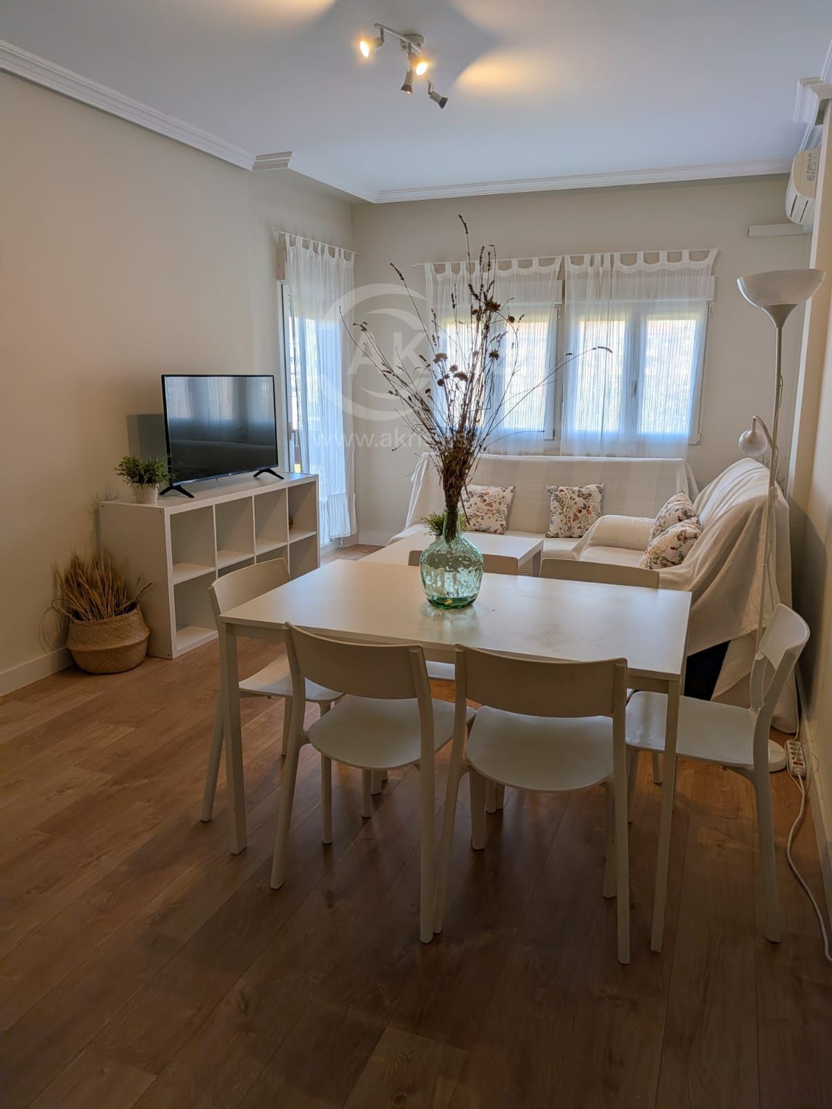 ¡ESPECTACULAR Y REFORMADO! 4 dorm. con piscina y parking en Buenavista - Foto 13