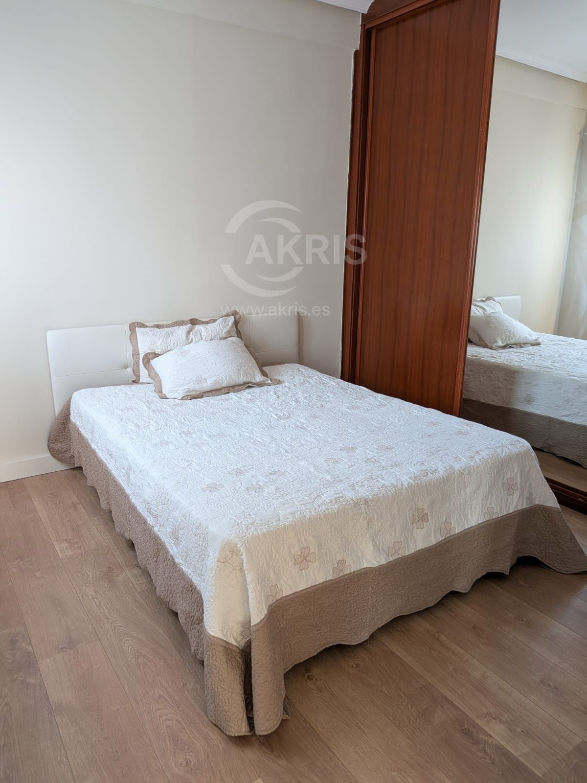 ¡ESPECTACULAR Y REFORMADO! 4 dorm. con piscina y parking en Buenavista - Foto 17