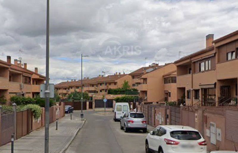 Chalet Pareado en venta Móstoles, Madrid. Ref: 15434. Inmobiliaria Akris