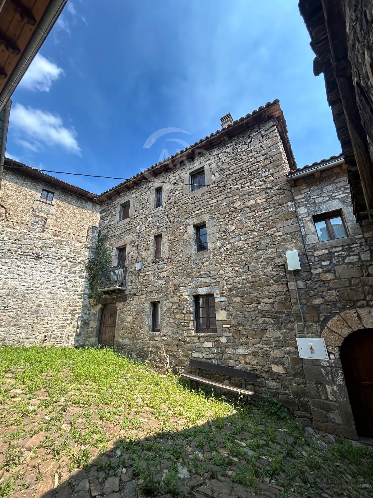 Fachada - Auténtica Casa Roncalesa con Jardín Privado más apartamento independiente con gran Potencial de Inversión