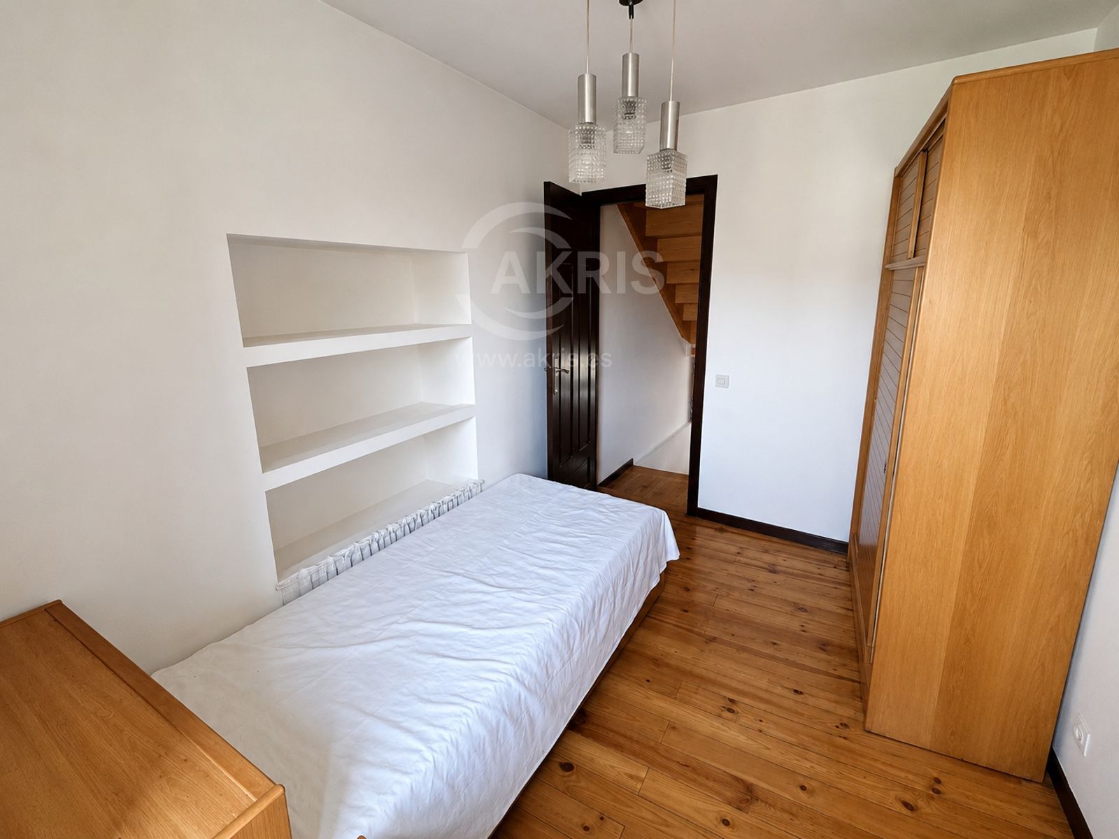 dormitorio - Auténtica Casa Roncalesa con Jardín Privado más apartamento independiente con gran Potencial de Inversión