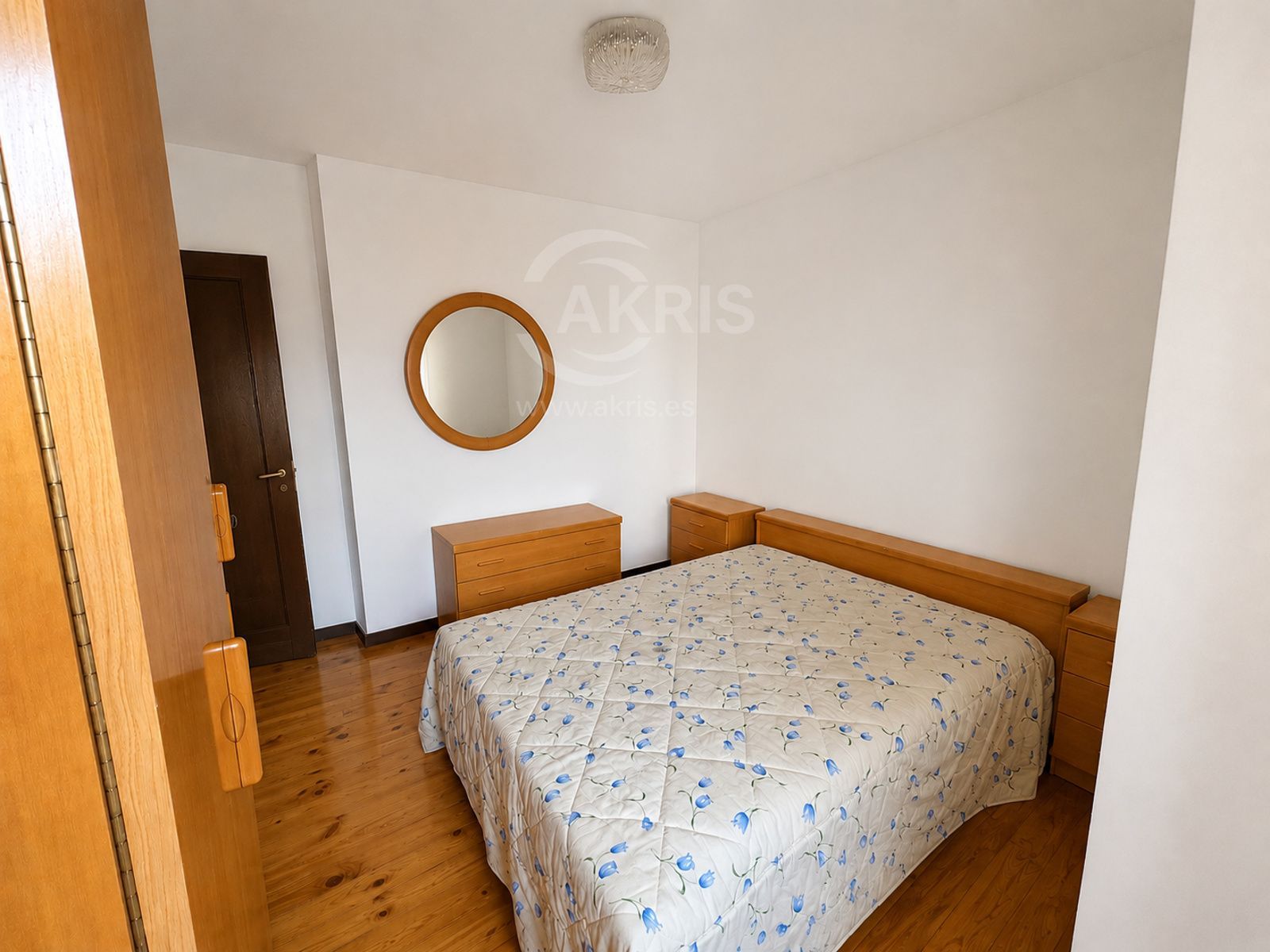 Dormitorio de matrimonio - Auténtica Casa Roncalesa con Jardín Privado más apartamento independiente con gran Potencial de Inversión