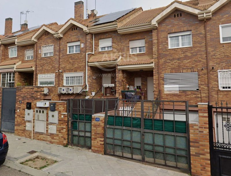 Reihenhaus zu verkaufen Arroyomolinos, Madrid. Ref: 15493. Inmobiliaria Akris