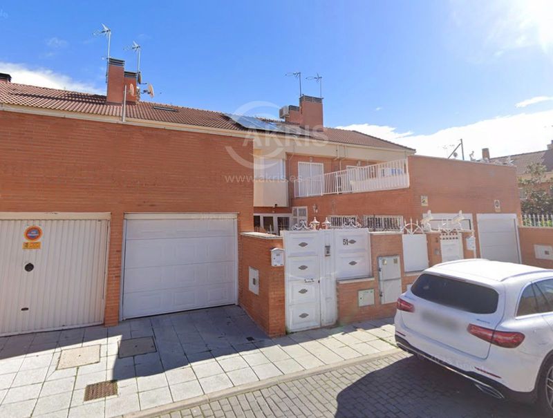 Reihenhaus zu verkaufen Parla, Madrid. Ref: 15500. Inmobiliaria Akris
