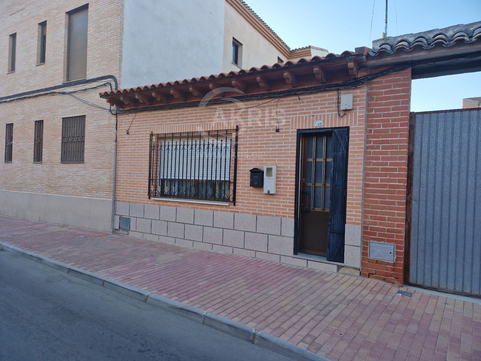 Casa amueblada con patio y 4 dormitorios en Mocejón – ¡Lista para entrar a vivir!