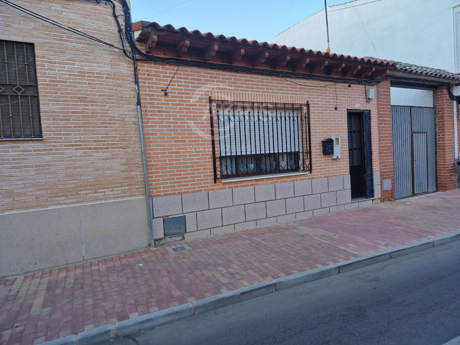 Casa amueblada con patio y 4 dormitorios en Mocejón – ¡Lista para entrar a vivir!