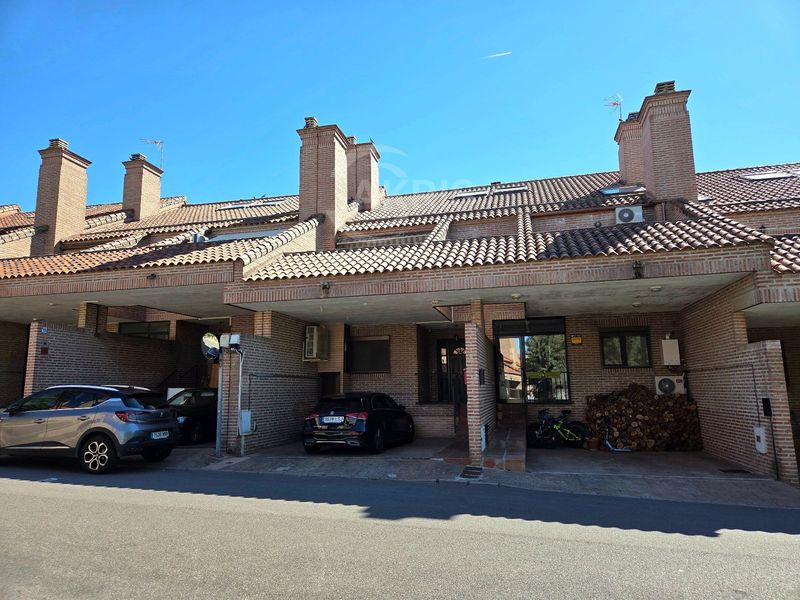 Villa jumelée en vente Olias Del Rey, Toledo. Ref: 15844. Inmobiliaria Akris