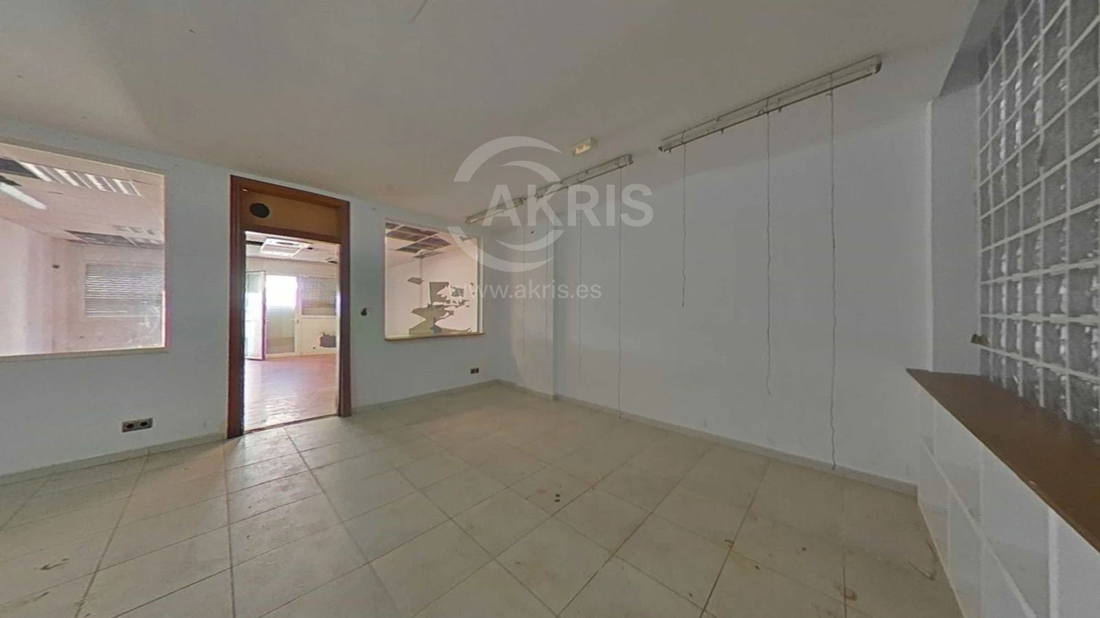 Chalet adosado en venta en calle Emporda - Blanes - Foto 8