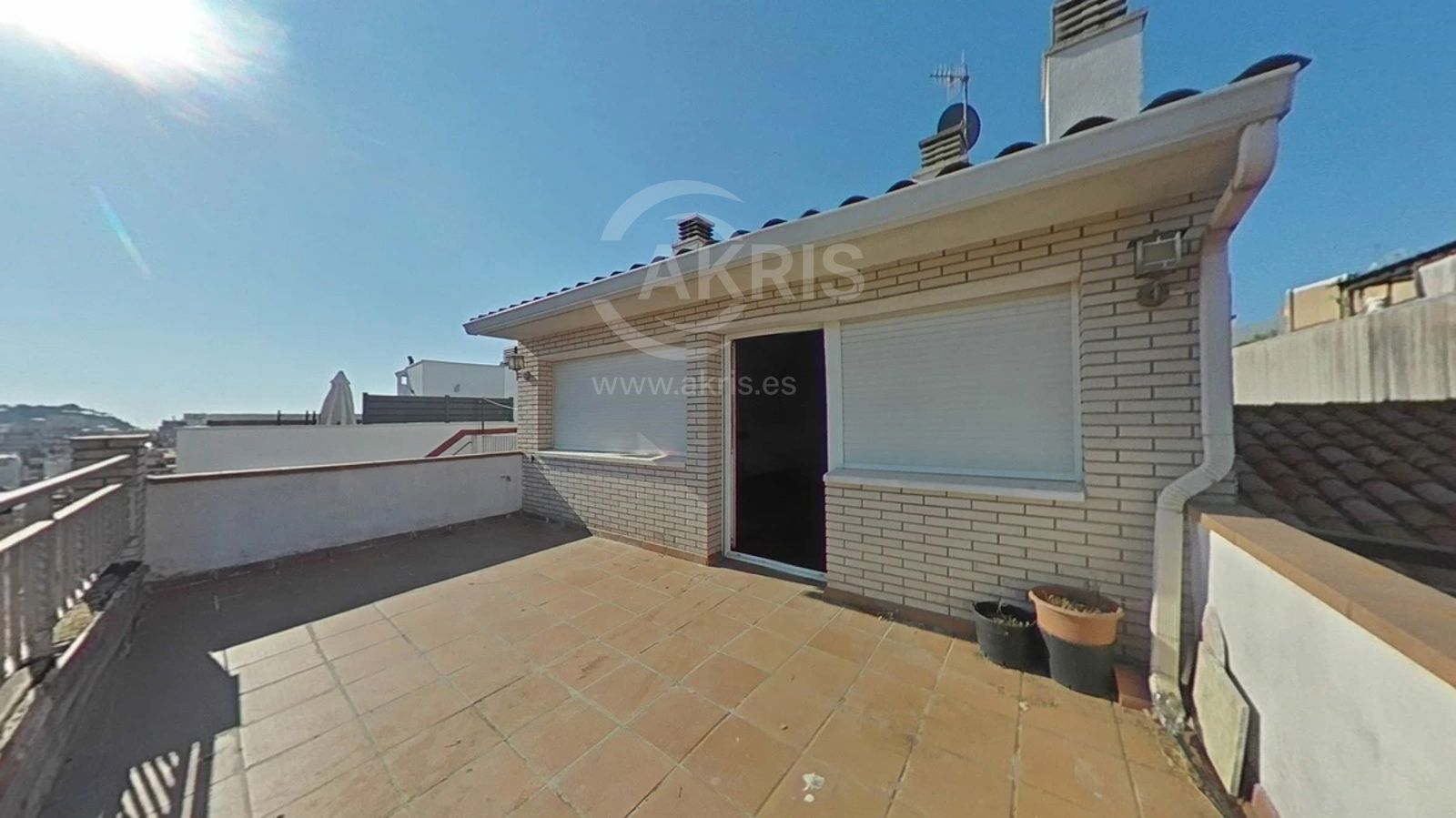 Chalet adosado en venta en calle Emporda - Blanes - Foto 2