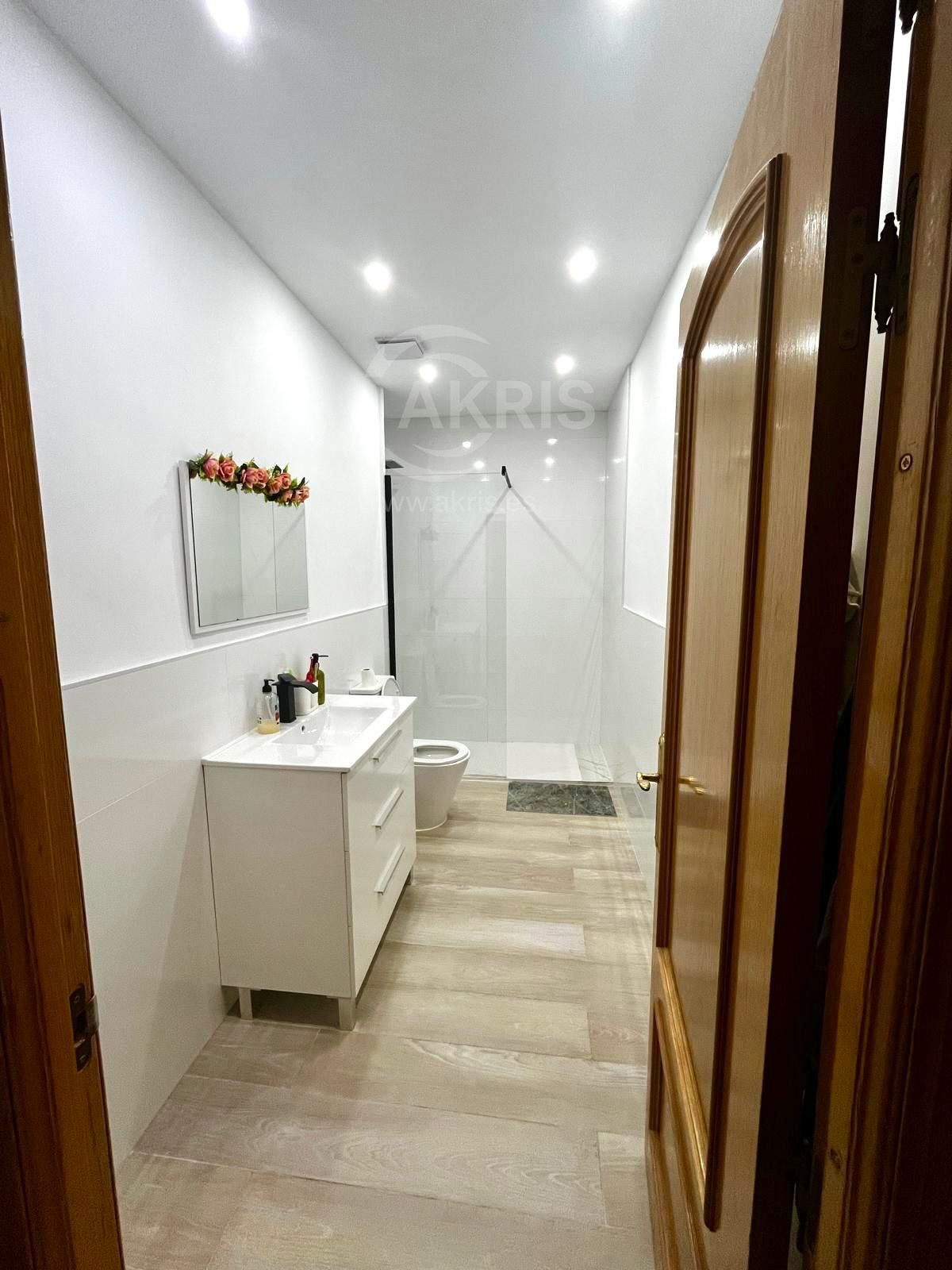 Piso reformado en excelente ubicación - Foto 9