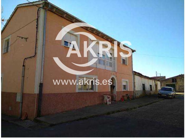 Chalet Independiente en venta Cabeza De Bejar, La, Salamanca. Ref: 2446. Inmobiliaria Akris
