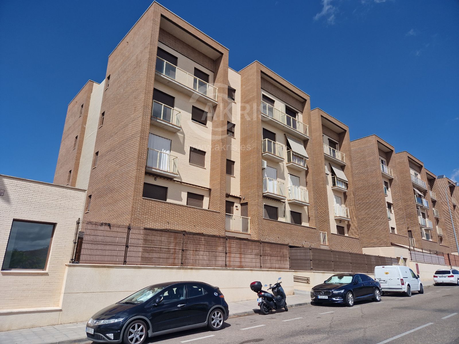 Luminoso piso de 94m² con garaje junto al hospital de las 3 culturas– Totalmente amueblado