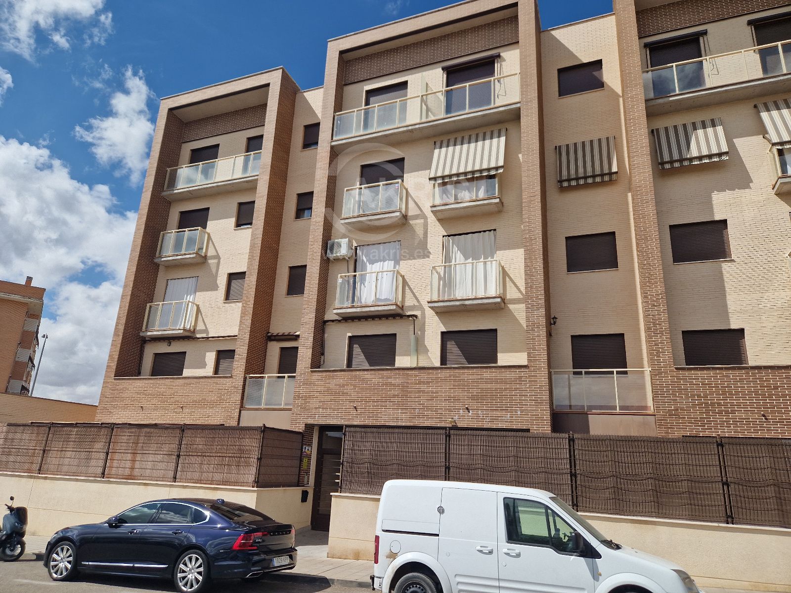 Luminoso piso de 94m² con garaje junto al hospital de las 3 culturas– Totalmente amueblado