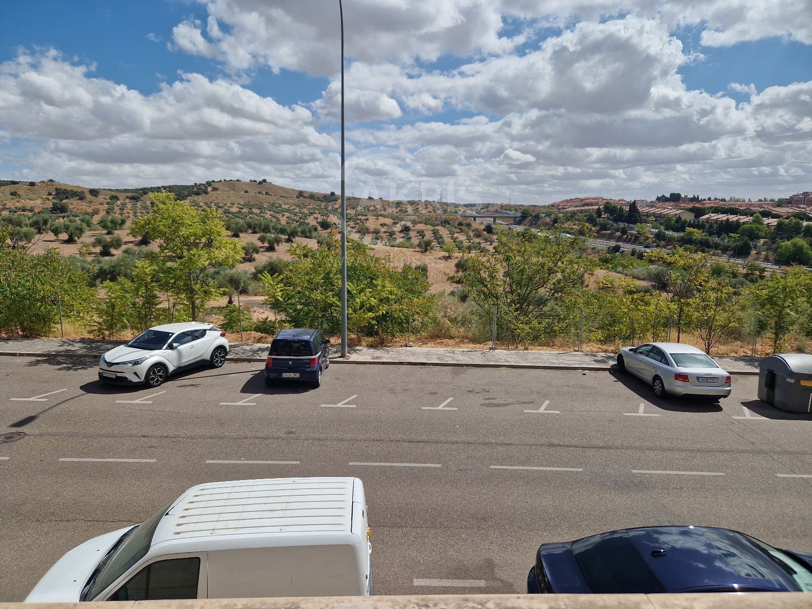 Luminoso piso de 94m² con garaje junto al hospital de las 3 culturas– Totalmente amueblado