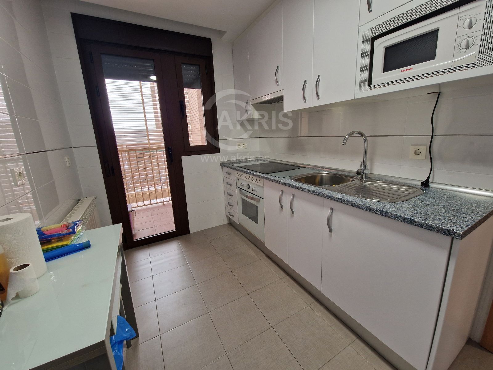 Luminoso piso de 94m² con garaje junto al hospital de las 3 culturas– Totalmente amueblado