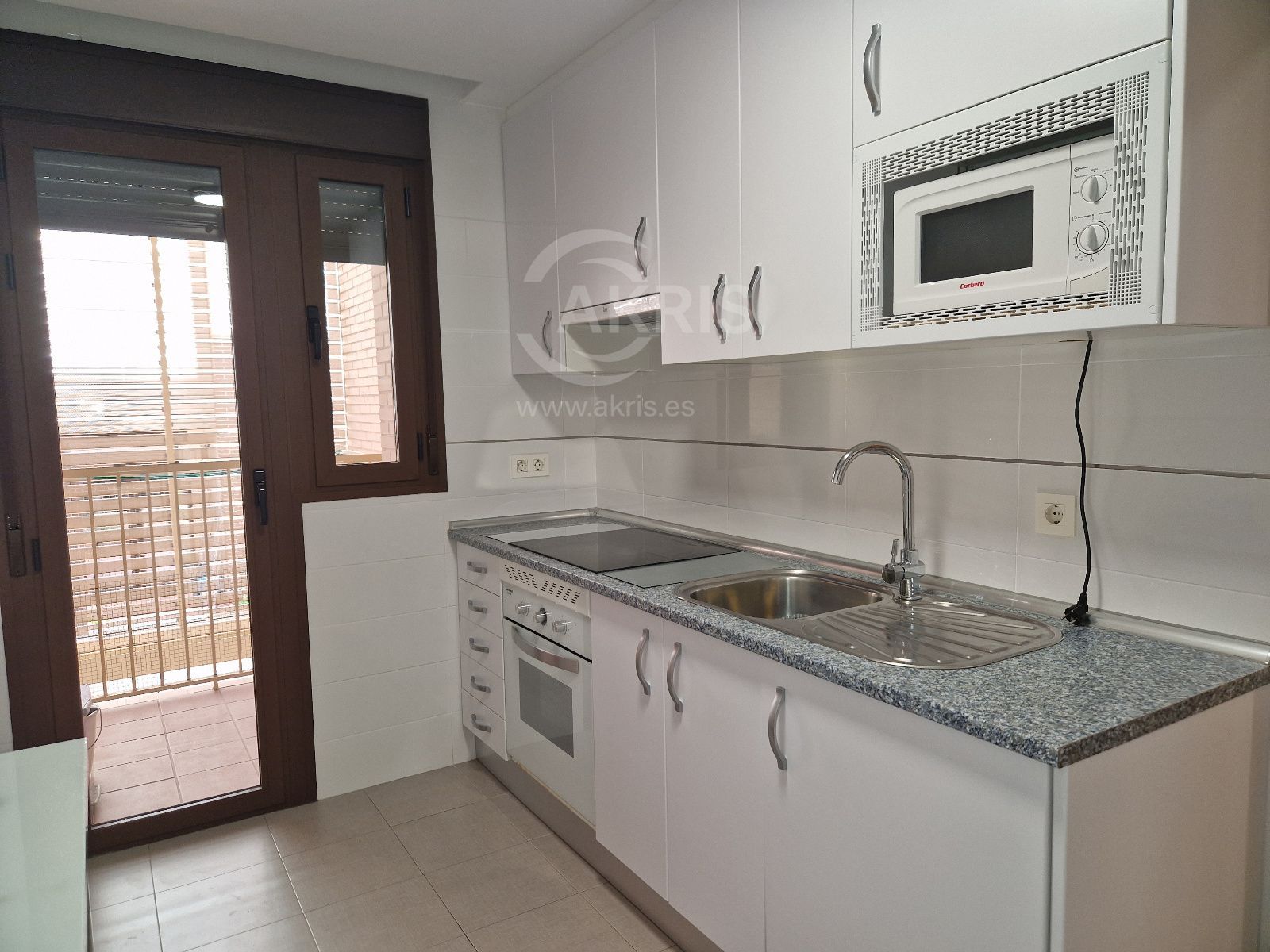 Luminoso piso de 94m² con garaje junto al hospital de las 3 culturas– Totalmente amueblado