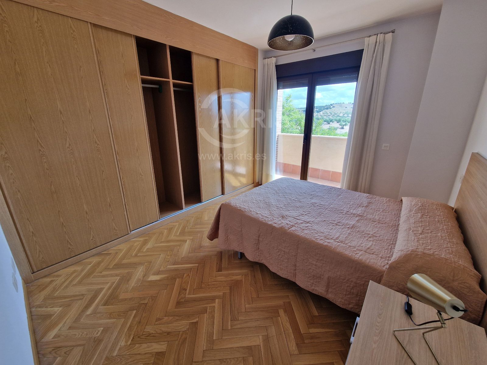 Luminoso piso de 94m² con garaje junto al hospital de las 3 culturas– Totalmente amueblado