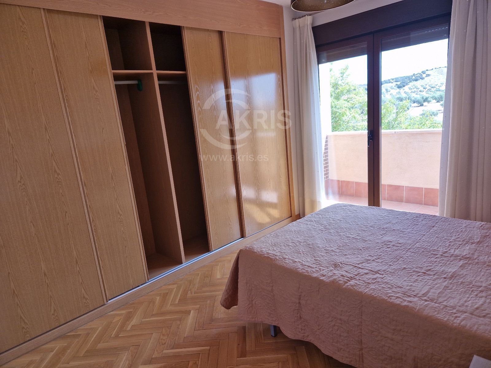 Luminoso piso de 94m² con garaje junto al hospital de las 3 culturas– Totalmente amueblado