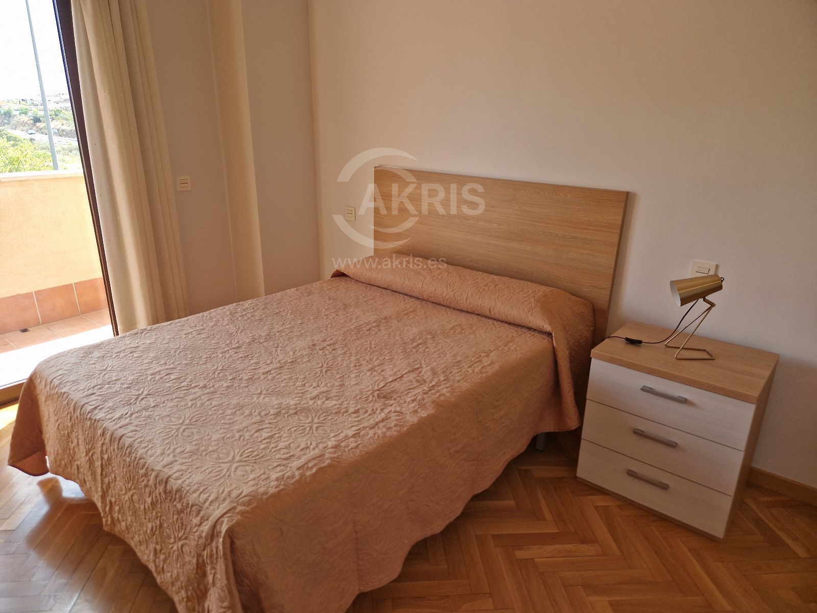 Luminoso piso de 94m² con garaje junto al hospital de las 3 culturas– Totalmente amueblado