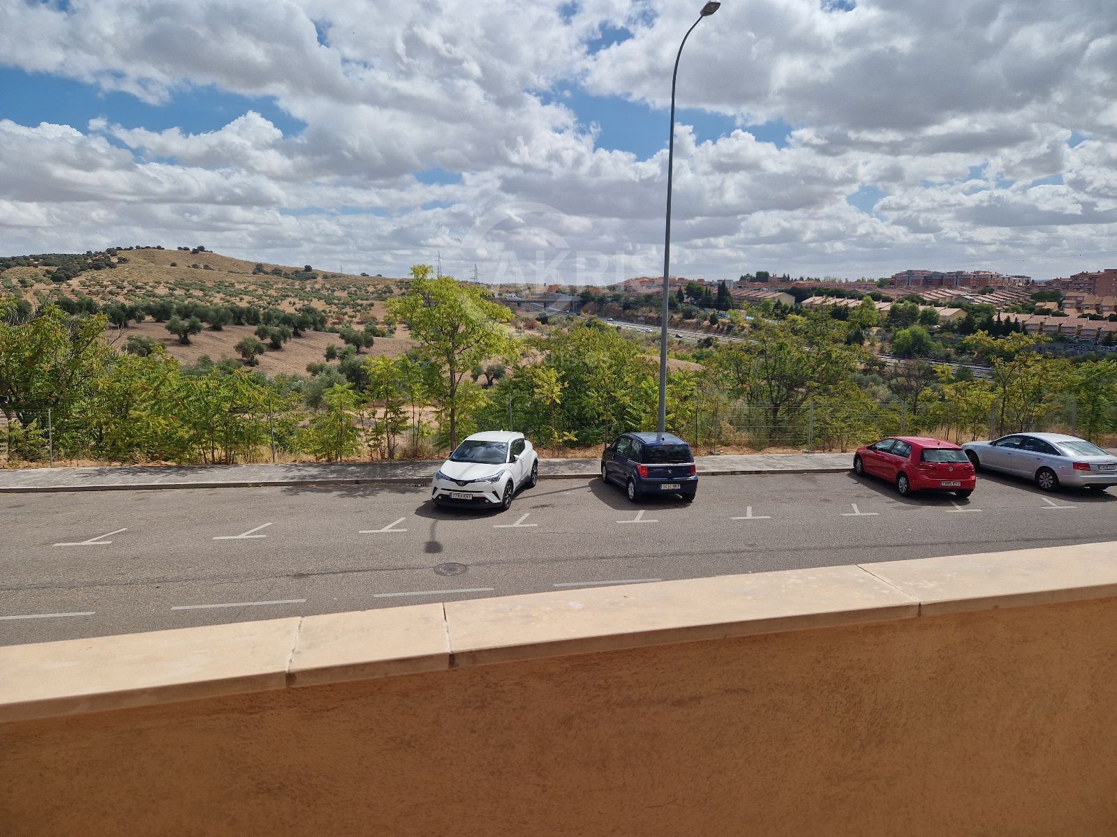 Luminoso piso de 94m² con garaje junto al hospital de las 3 culturas– Totalmente amueblado