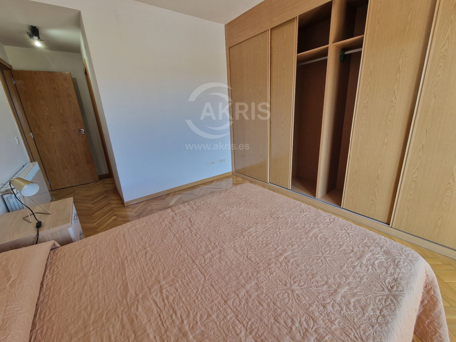Luminoso piso de 94m² con garaje junto al hospital de las 3 culturas– Totalmente amueblado