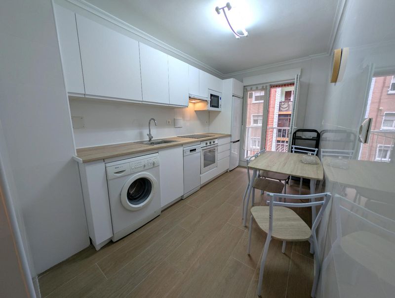 Piso en alquiler Bilbao, Vizcaya. Ref: 1243. Alejandro Mazón: agente inmobiliario