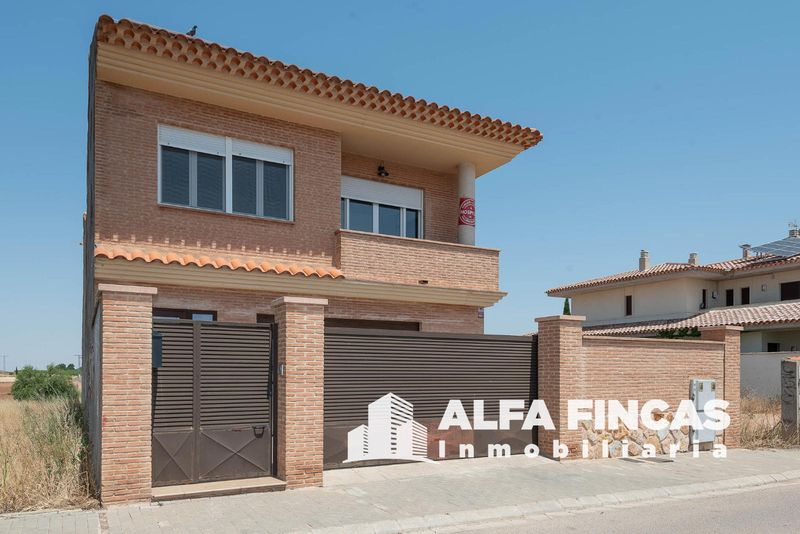 Chalet Independiente en venta Villarrobledo, Albacete. Ref: 2601. ALFA FINCAS