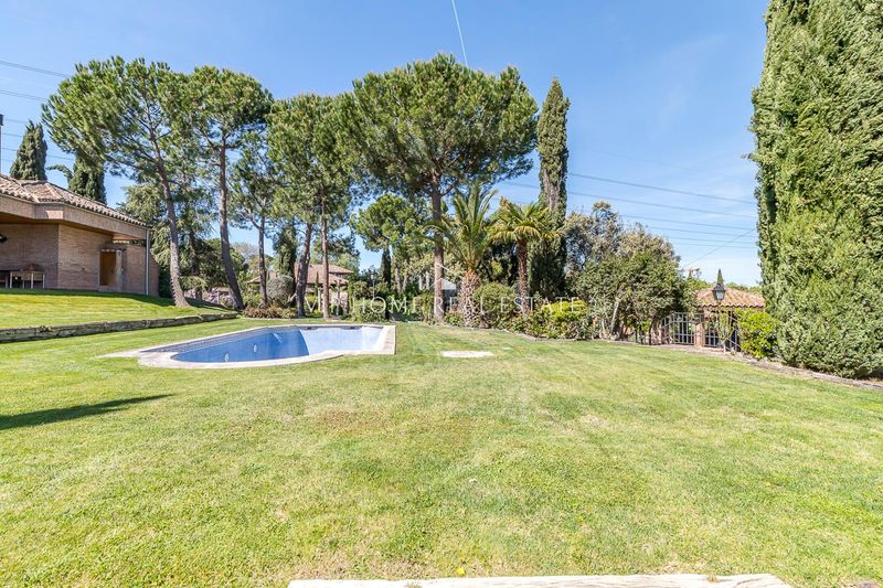 Chalet Independiente en venta Pozuelo De Alarcón, Madrid. Ref: 1086.  VIP HOME REAL ESTATE