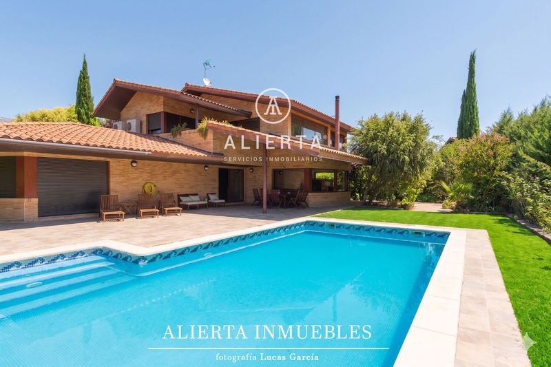 Chalet Independiente en venta Zaragoza. Ref: 105823047. Inmobiliaria Alierta