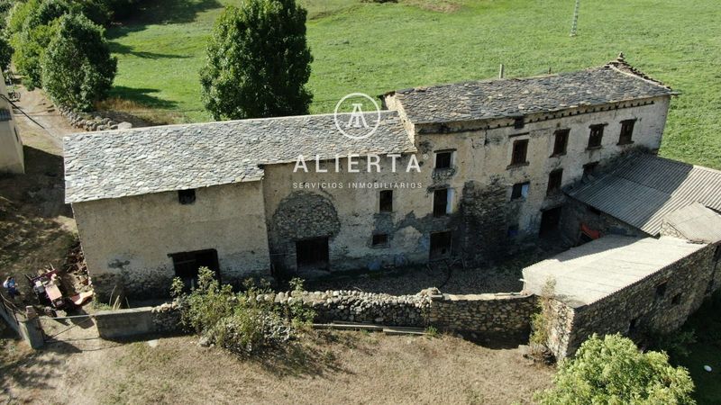 Chalet Independiente en venta Escarrilla, Huesca. Ref: 105823084. Inmobiliaria Alierta