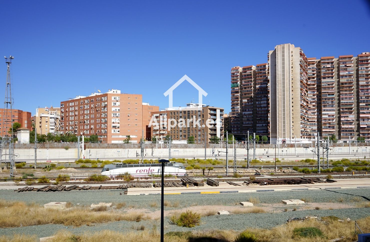 Amplio piso en Venta en Alipark Ref 1457