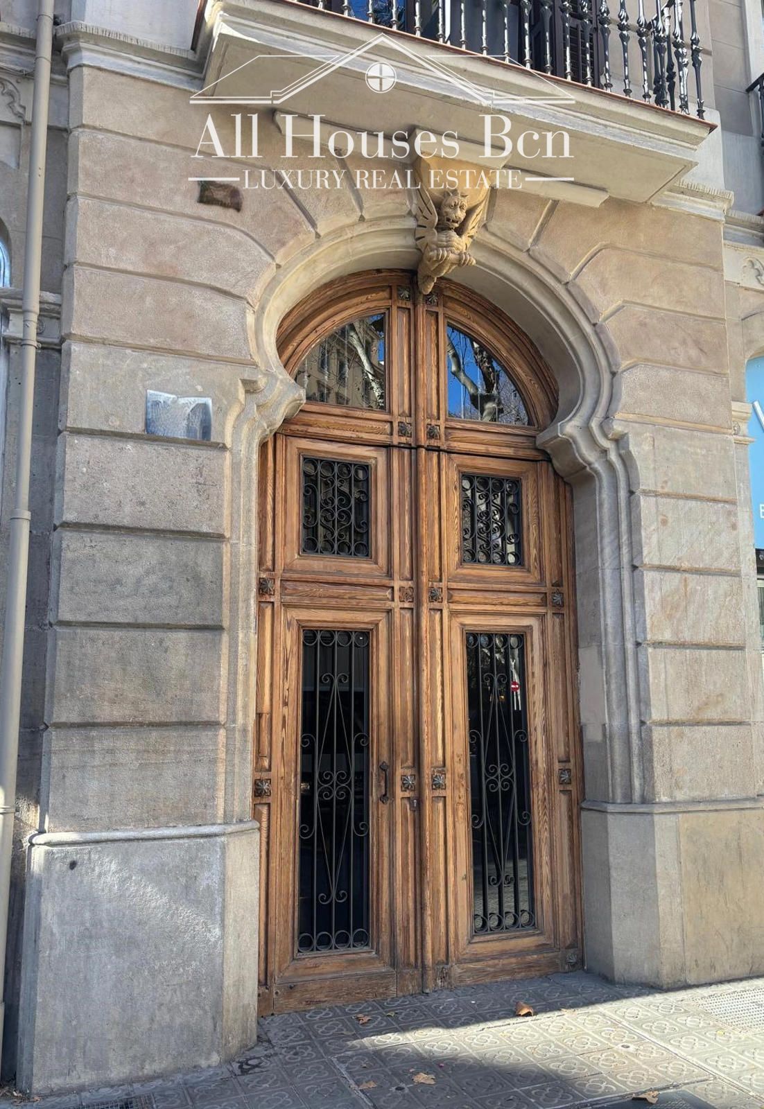 Fachada - Elegancia clásica y diseño contemporáneo