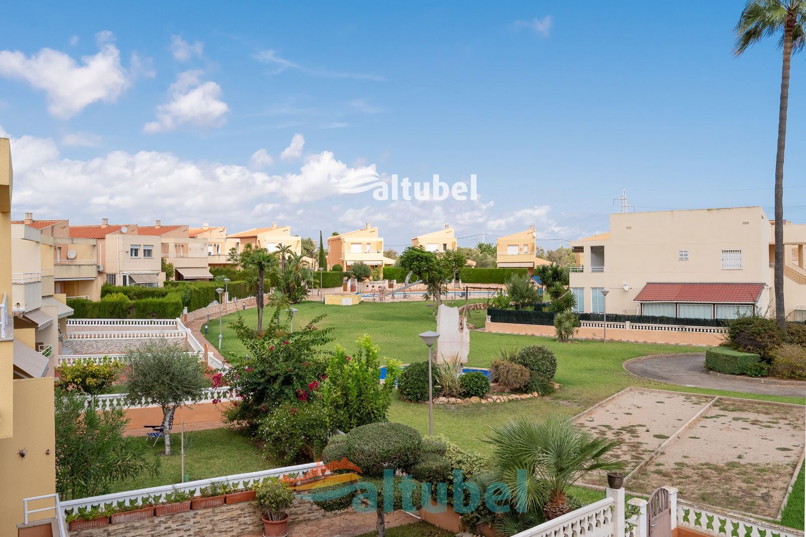 Chalet independiente con jardín privado y amplias zonas comunes en Peñíscola - Foto 1