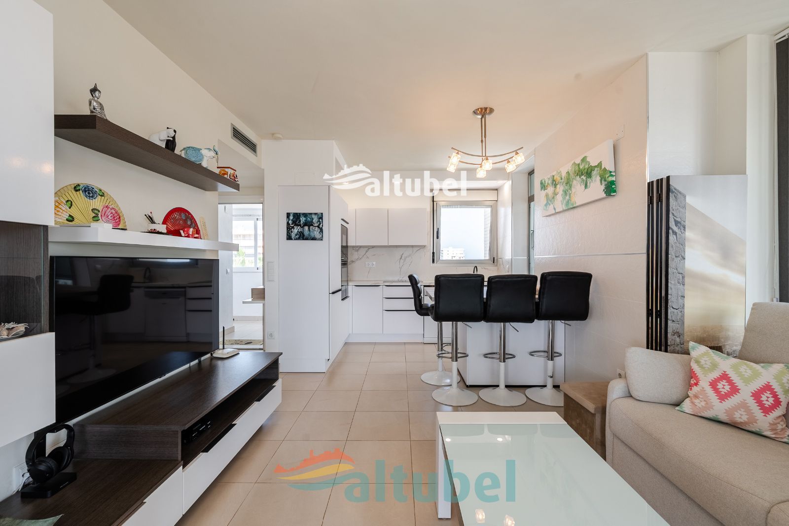 Apartamento de estilo moderno con 2 dormitorios, terraza acristalada, piscina y parking junto a la Playa Norte - Foto 13