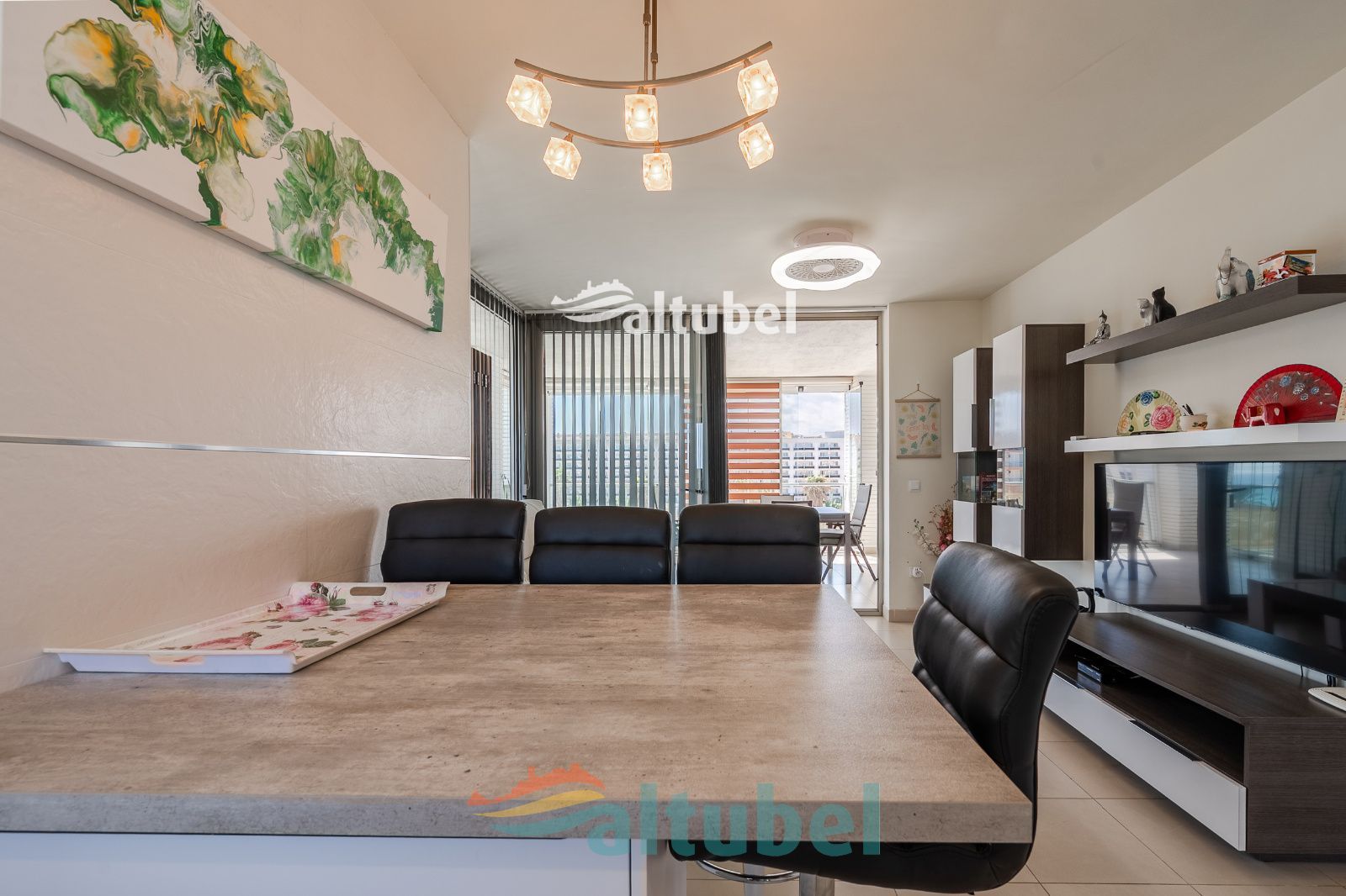 Apartamento de estilo moderno con 2 dormitorios, terraza acristalada, piscina y parking junto a la Playa Norte - Foto 40