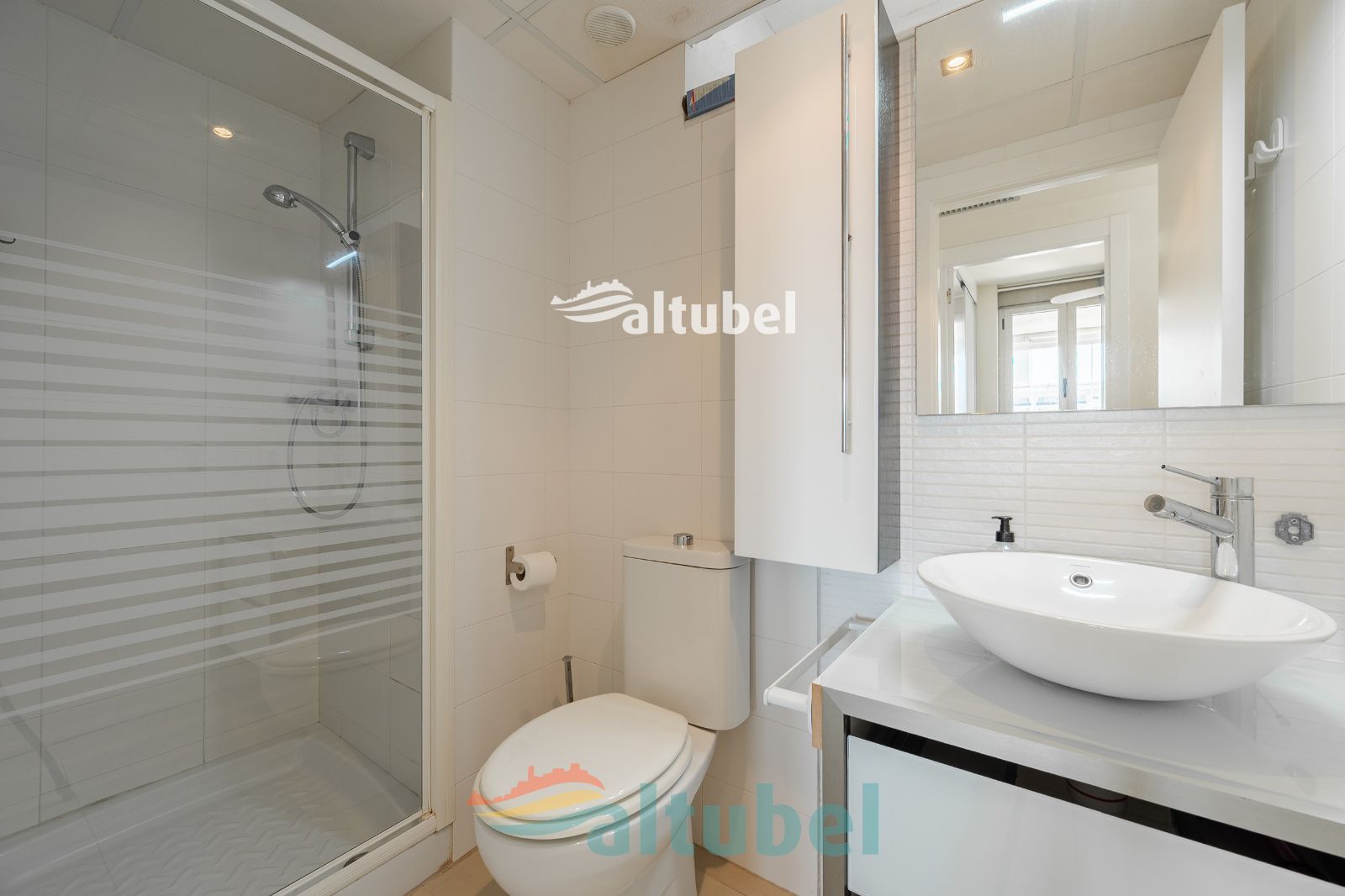 Apartamento de estilo moderno con 2 dormitorios, terraza acristalada, piscina y parking junto a la Playa Norte - Foto 50