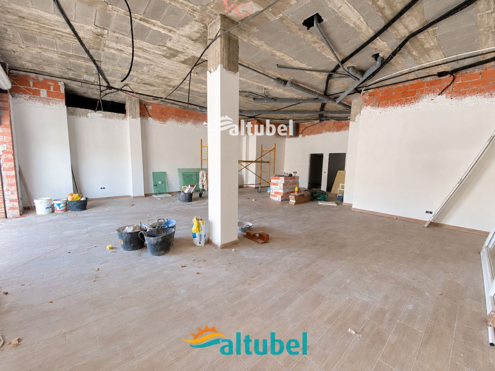 Local comercial de unos 100 m² con gran fachada y salida de humos en una de las principales entradas a Peñíscola - Foto 8
