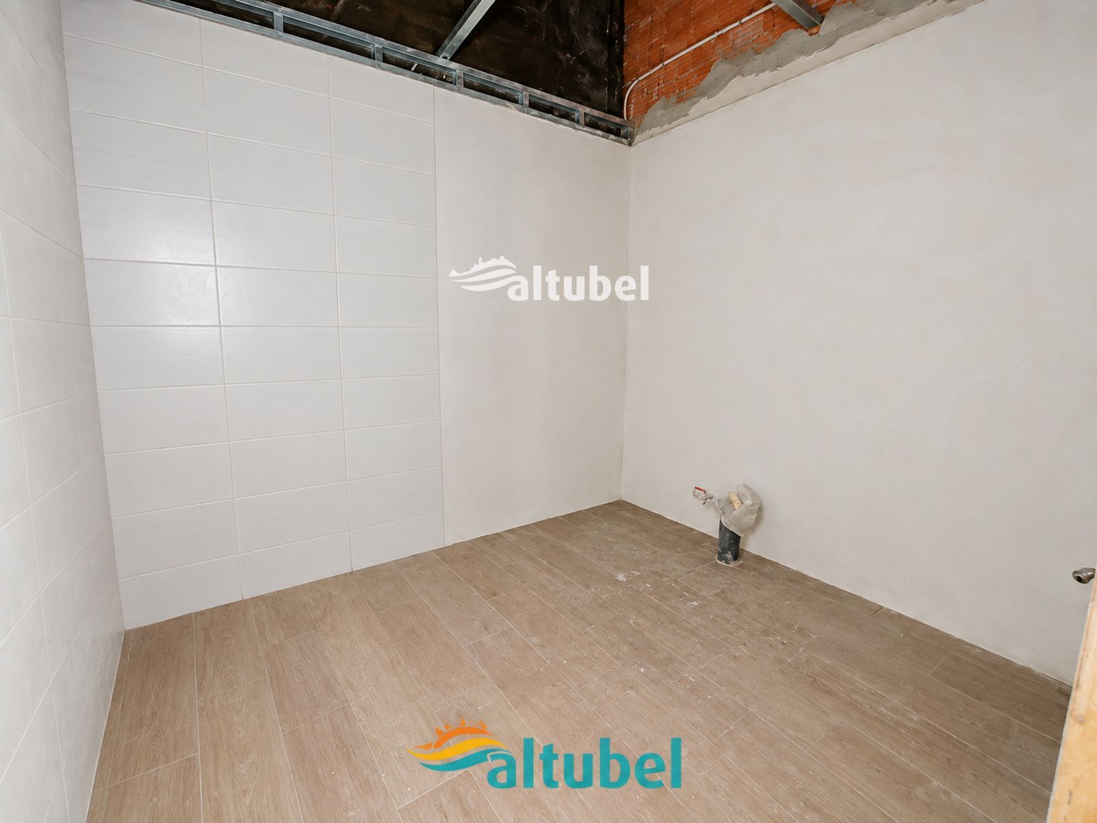 Local comercial de unos 100 m² con gran fachada y salida de humos en una de las principales entradas a Peñíscola - Foto 18