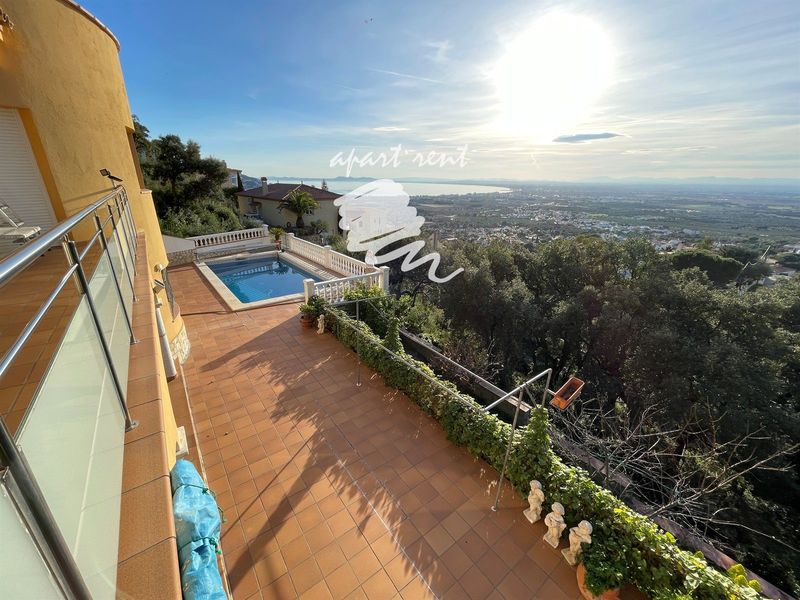 Дом на продажу Roses, Girona. Ref: 1961. Apart-Rent