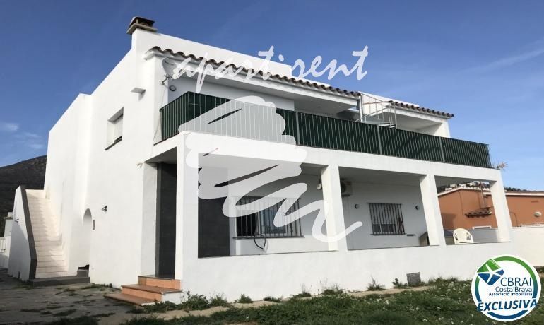 Дом на продажу Roses, Girona. Ref: 2557. Apart-Rent