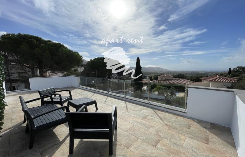 Дом на продажу Roses, Girona. Ref: 2895. Apart-Rent