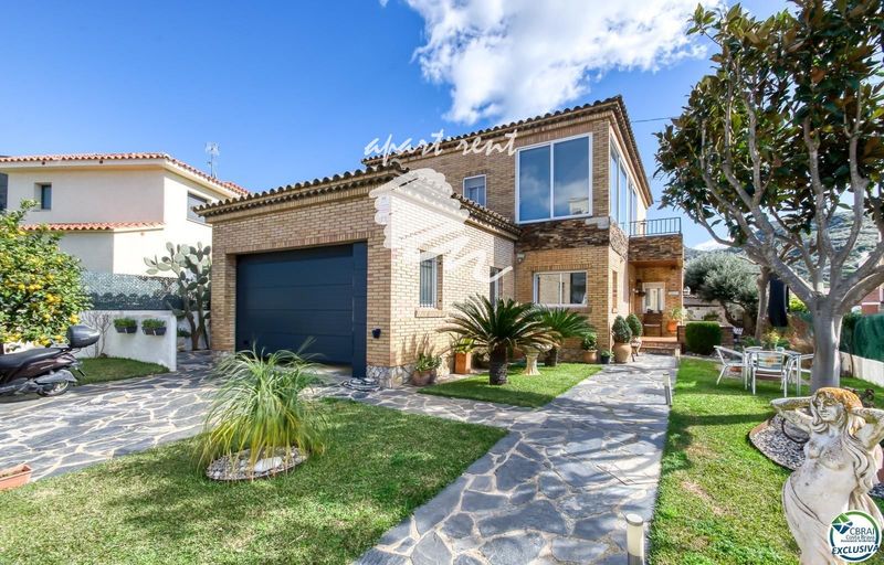 Дом на продажу Roses, Girona. Ref: 3155. Apart-Rent